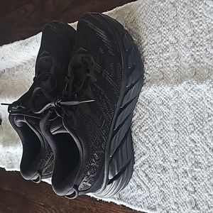 Like new HOKA ONE Gaviota 4  Black sz 8